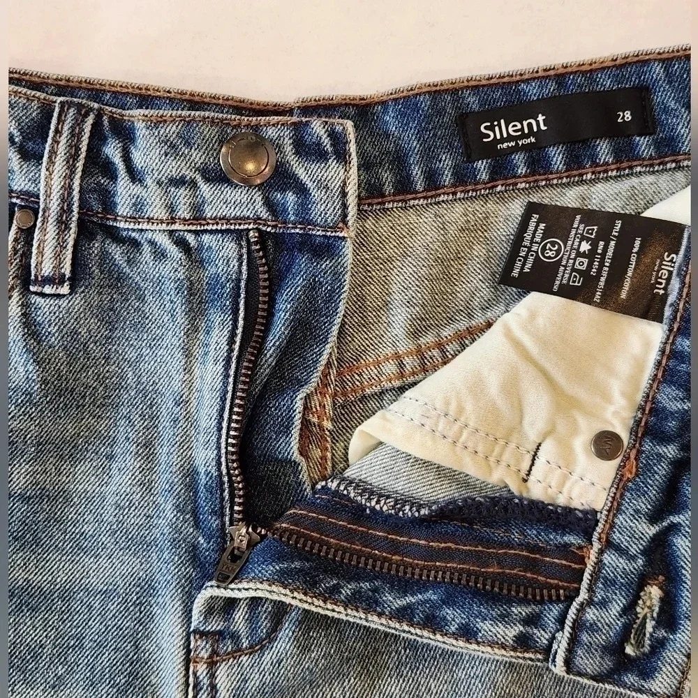 NWT || SILENT NEW YORK || cut off denim jeans